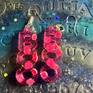 Peekaboo resin earrings